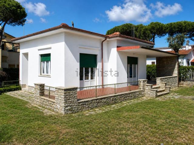 Case e ville in vendita di 110 m² in Via dei Gelsi, 10