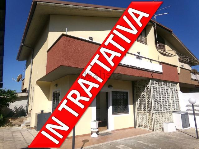 Case e ville in vendita di 110 m² in Via dei Platani, 63