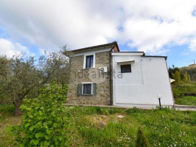 Case e ville in vendita di 110 m² in Via del Campo Sportivo, 3
