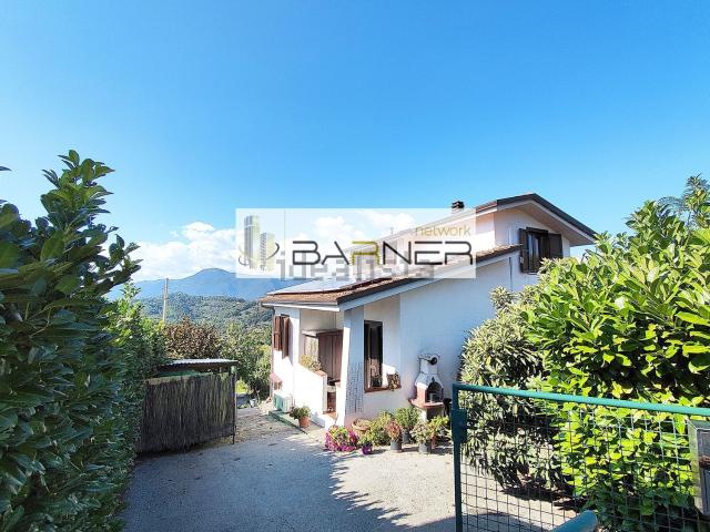 Case e ville in vendita di 110 m² in Via del Palazzetto, 421