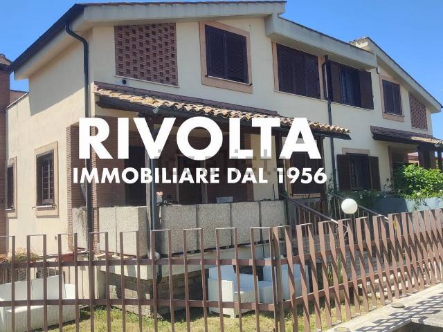 Case e ville in vendita di 110 m² in Via di Lunghezza