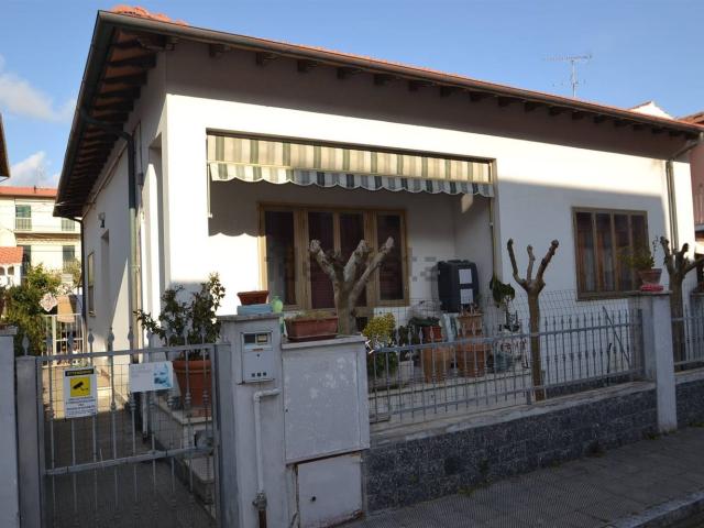 Case e ville in vendita di 110 m² in Via Enrico Berlinguer