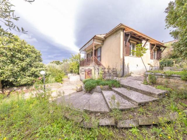 Case e ville in vendita di 110 m² in Via Fratelli Rojni, 26