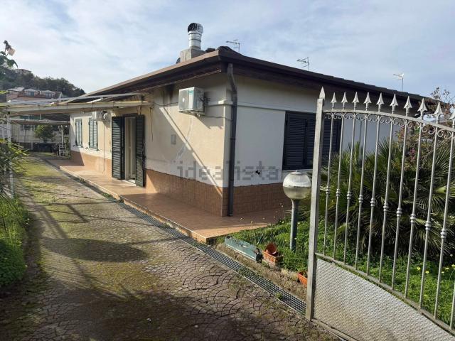 Case e ville in vendita di 110 m² in Via Iscalonga