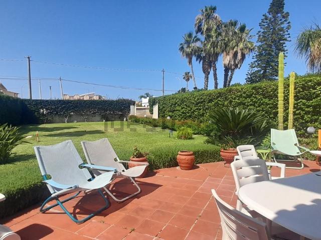 Case e ville in vendita di 110 m² in Via isole delle Molucche, 58