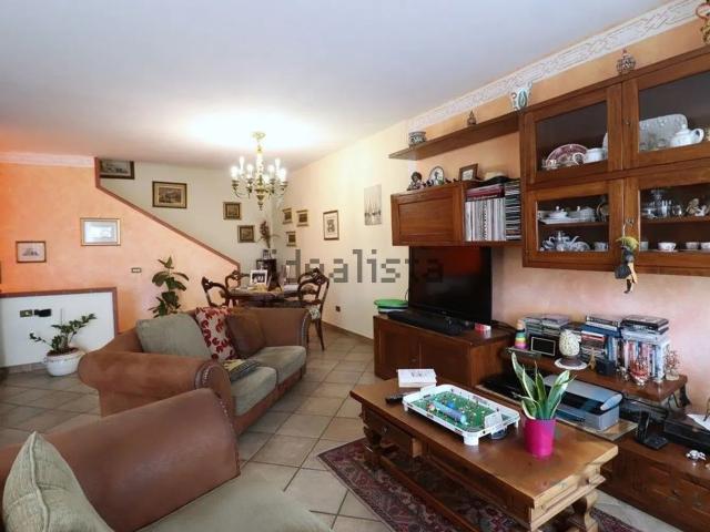 Case e ville in vendita di 110 m² in Via Livornese