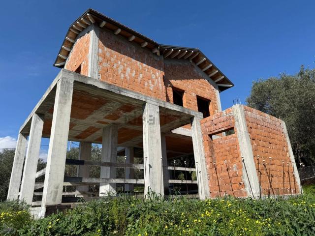 Case e ville in vendita di 110 m² in Via Monade