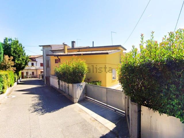 Case e ville in vendita di 110 m² in Via Mantegna, 9