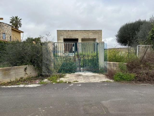 Case e ville in vendita di 110 m² in Via Panarea, 3