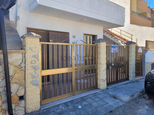 Case e ville in vendita di 110 m² in Via Torre Lapillo, 224