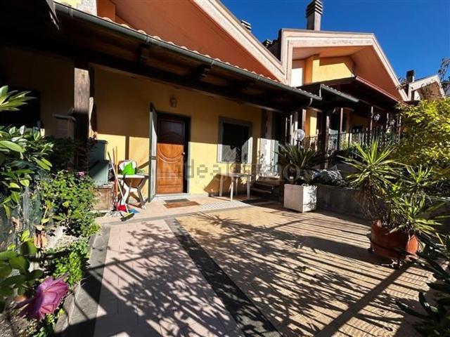 Case e ville in vendita di 110 m² in Via Zaccaria Betti