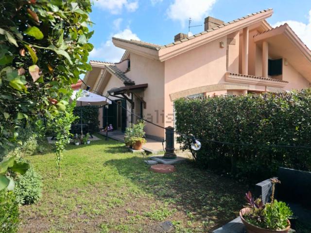 Case e ville in vendita di 110 m² in Viale delle Rughe