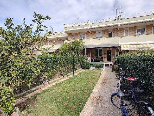 Case e ville in vendita di 110 m² in Piazza Carlo Garbieri