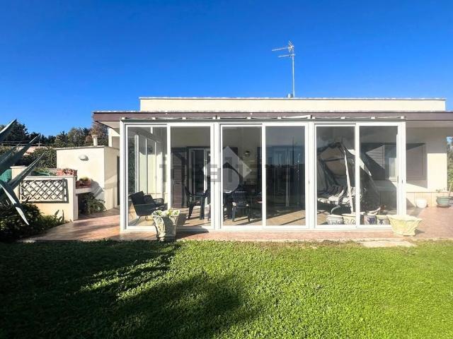 Case e ville in vendita di 110 m² in Strada Comunale 8, 8