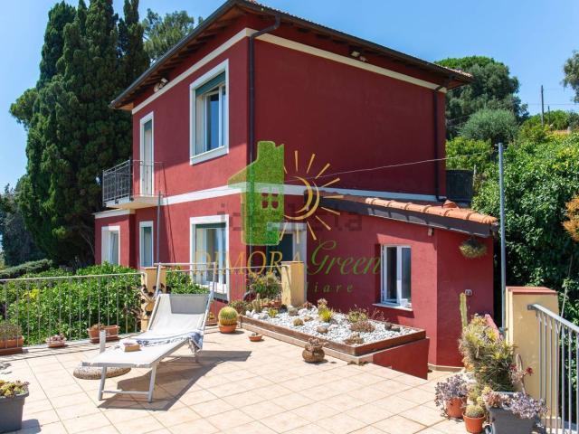 Case e ville in vendita di 110 m² in Strada Privata Peiranze, 36