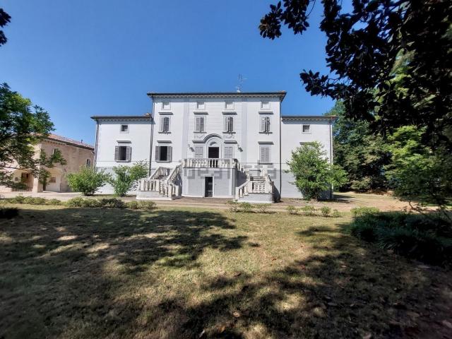 Case e ville in vendita di 1119 m² in Via Reggiana, 5