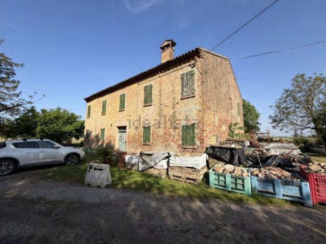 Case e ville in vendita di 11104 m² in Via Ponte Ferriani