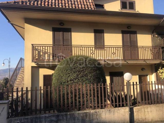 Case e ville in vendita di 111 m²