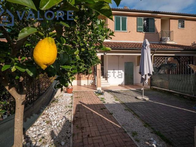 Case e ville in vendita di 111 m² in Via Francesco Mulè, 25