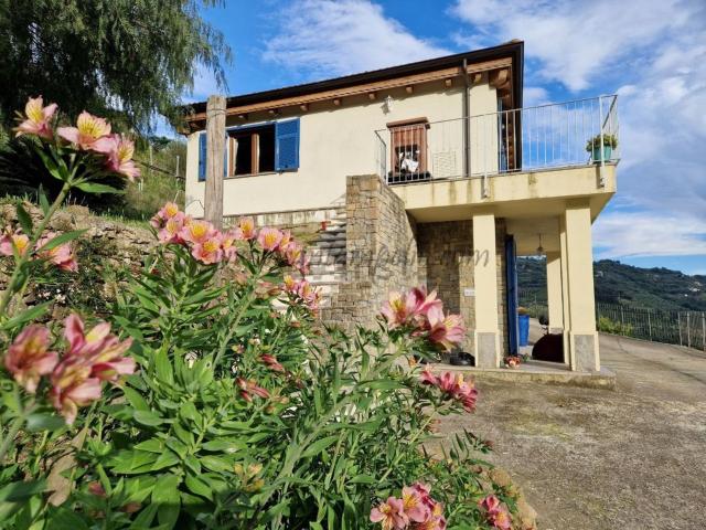 Case e ville in vendita di 111 m² in Strada Fullavin, 56