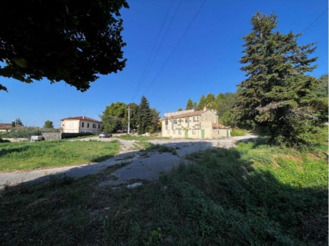 Case e ville in vendita di 1121 m² in Via Sorelle Morelli