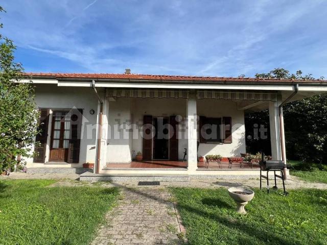 Case e ville in vendita di 112 m² in Via F. Mensi, 7