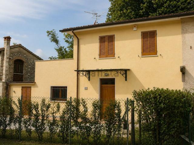 Case e ville in vendita di 112 m² in Via Lombardia, 56