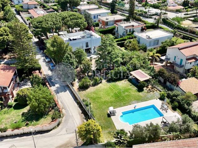 Case e ville in vendita di 112 m² in Via Lago Trasimeno