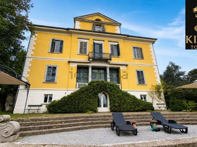 Case e ville in vendita di 1132 m² in Via Perelli Paradisi, 4
