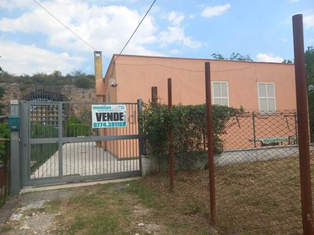 Case e ville in vendita di 113 m² in Via Empolitana, 272