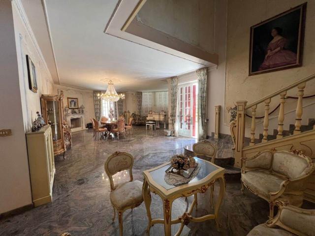 Case e ville in vendita di 1147 m² in Via Vincenzo Bellini, 5