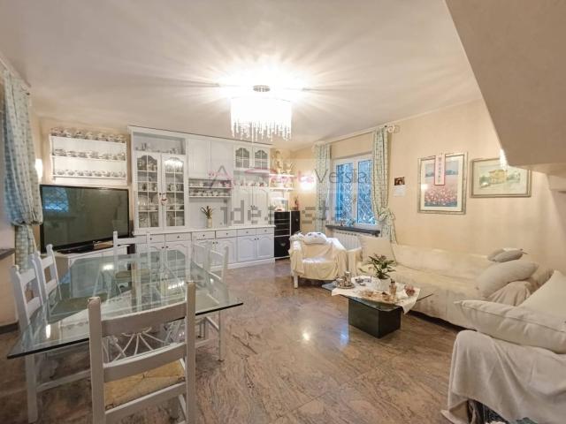Case e ville in vendita di 114 m² in Via Acquala, 23
