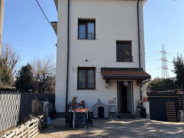 Case e ville in vendita di 114 m² in Via Olona