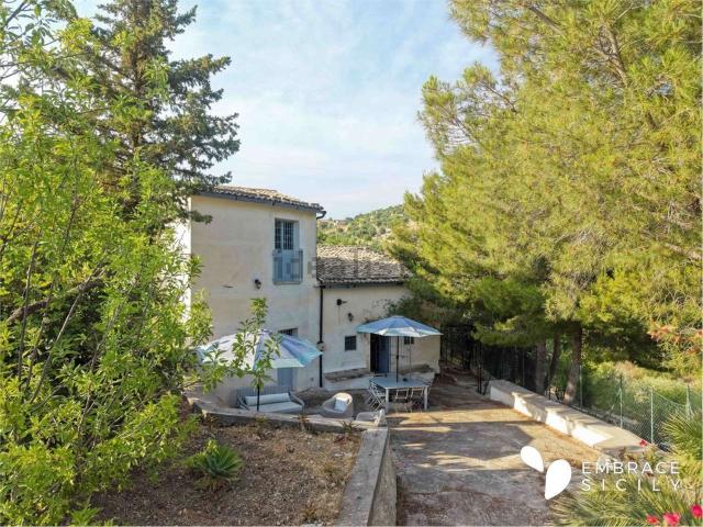 Case e ville in vendita di 114 m² in Via Meti