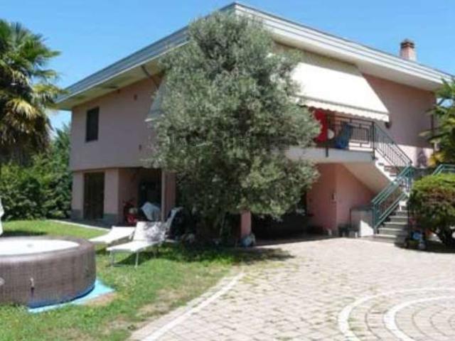 Case e ville in vendita di 114 m² in Via Santa Lucia, 35