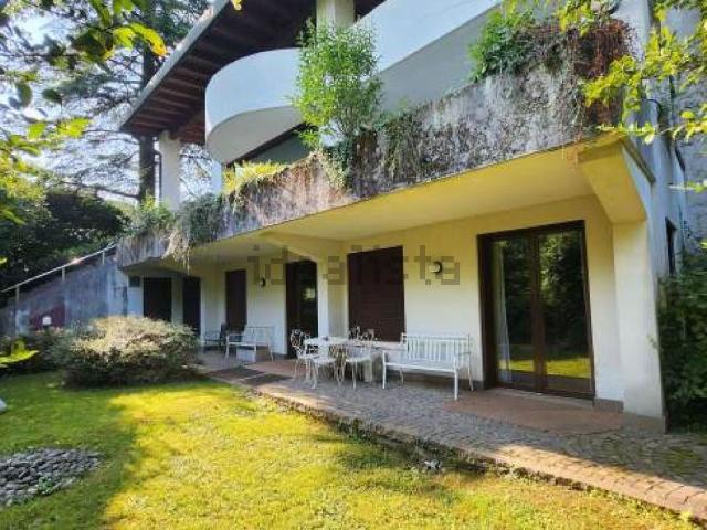 Case e ville in vendita di 1154 m² in Via Campo Sportivo
