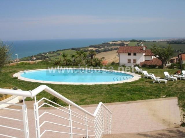 Case e ville in vendita di 1150 m² in Strada Panoramica Ardizio