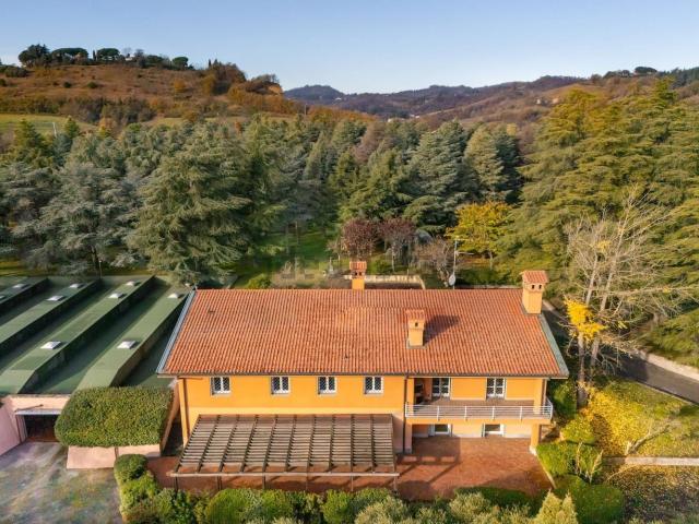 Case e ville in vendita di 1150 m² in Via Campescolo