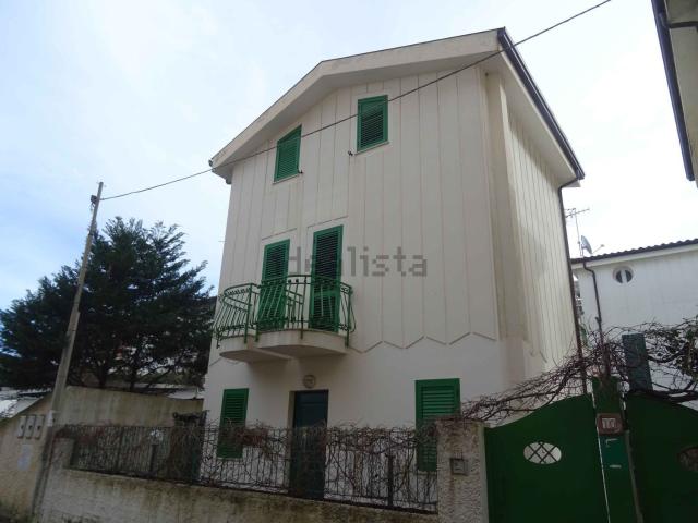 Case e ville in vendita di 115 m² in Via Cassiodoro, 10