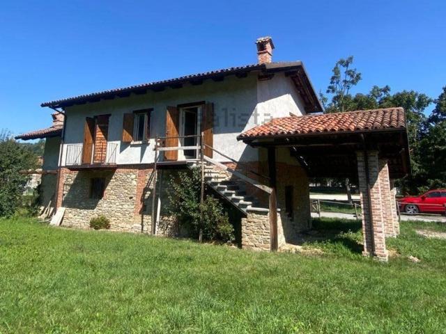 Case e ville in vendita di 115 m² in Via Castelnuovo