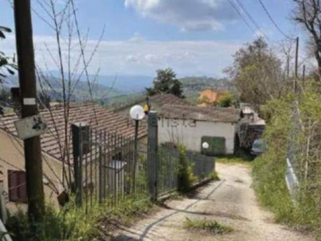 Case e ville in vendita di 115 m² in Via Giulio Lusi