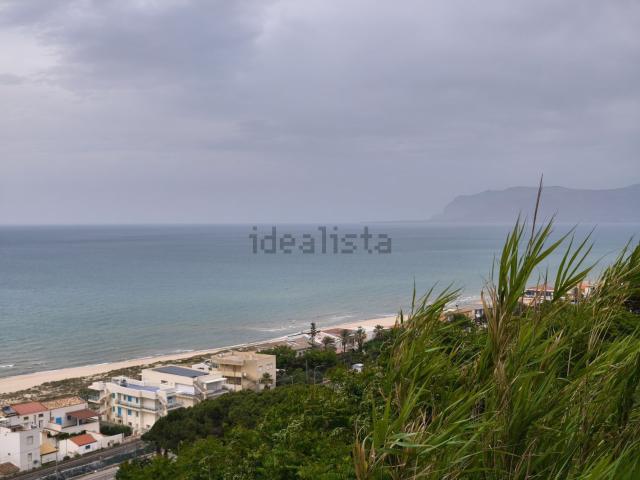 Case e ville in vendita di 115 m² in Via dei Mughetti, 38