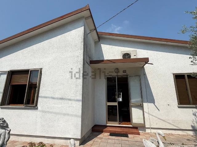 Case e ville in vendita di 115 m² in Via dei Platani, 28