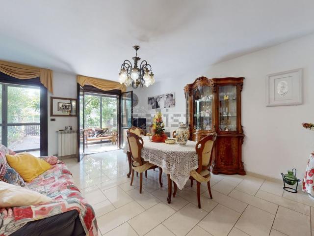 Case e ville in vendita di 115 m² in Via delle Grigne, 17