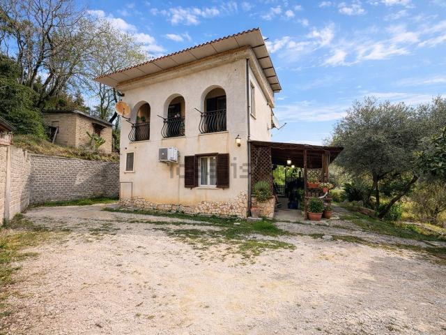 Case e ville in vendita di 115 m² in Via Di Fonte Cavalla, 16