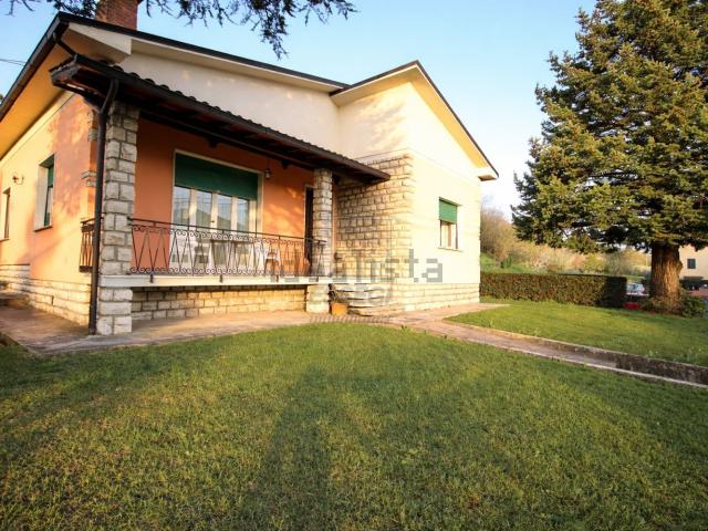 Case e ville in vendita di 115 m² in Via di Tiglio, 529