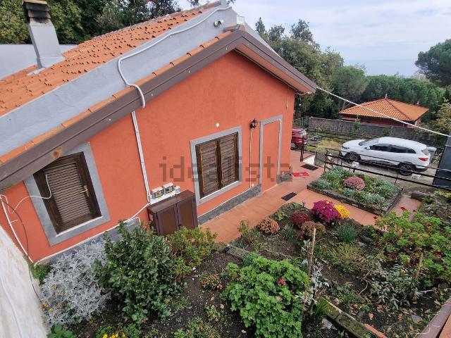 Case e ville in vendita di 115 m² in Via Feudo Manganelli