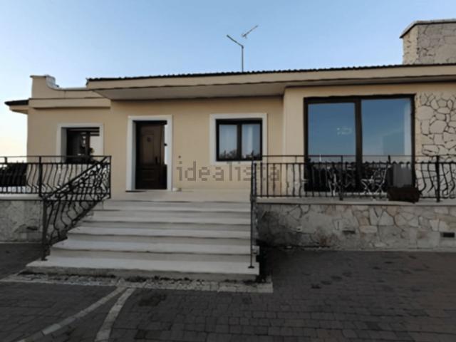 Case e ville in vendita di 115 m² in Via Mottola, 78