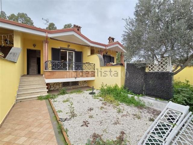 Case e ville in vendita di 115 m² in Via Volta Mantovana