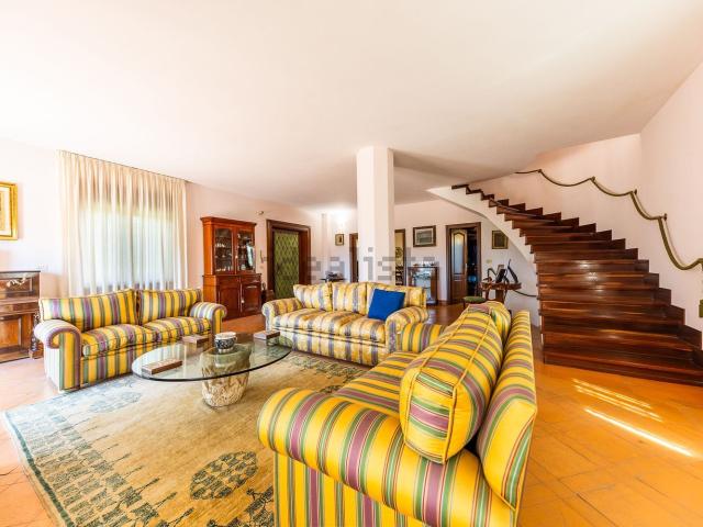 Case e ville in vendita di 1168 m² in Via Giovanni Canestrini, 20